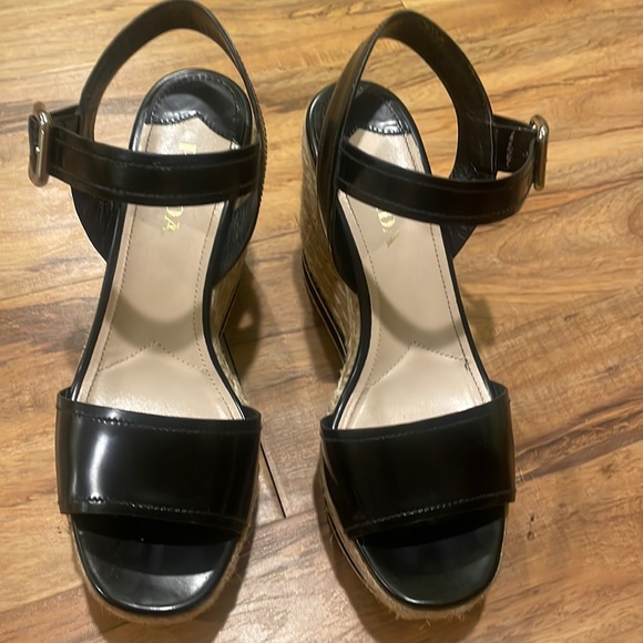 Sandals - Picture 1 of 8